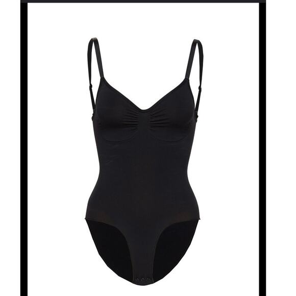 SKIMS Tops - Skims seamless sculpt bodysuit sz s/m
